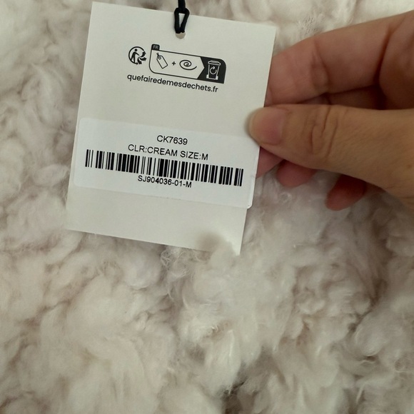 NWT Glamorous Ivory Faux Fur Jacket Size Medium - Picture 9 of 10